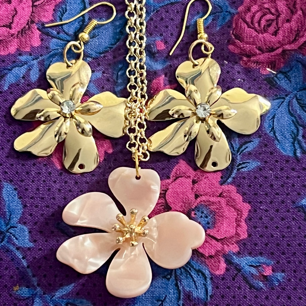 Elegant Gold And Pink Floral Jewelry Set